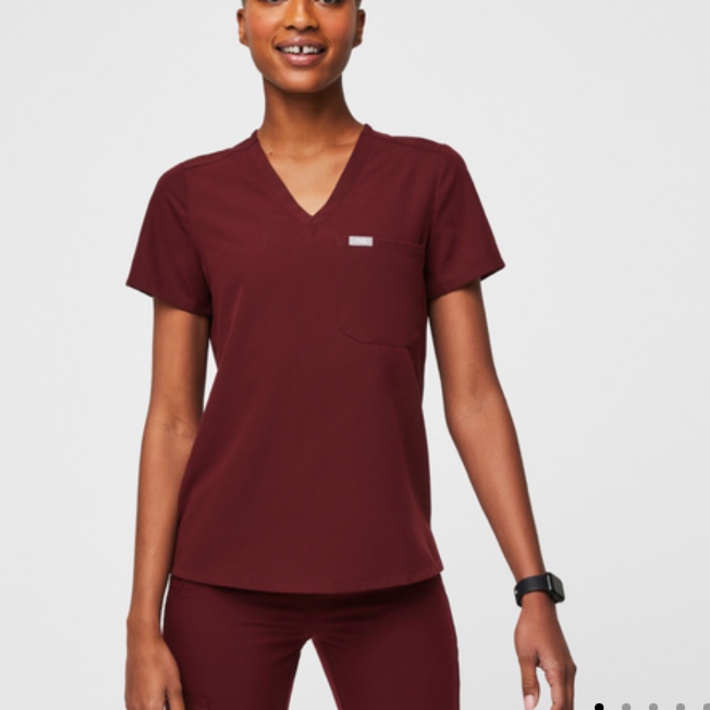 Figs Catarina™ One-Pocket Scrub Top Burgundy Core